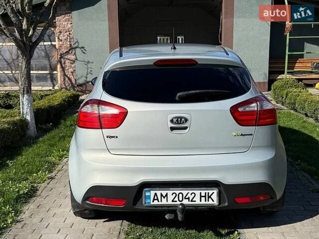 Серый Киа Рио, объемом двигателя 1.12 л и пробегом 220 тыс. км за 5700 $, фото 3 на Automoto.ua