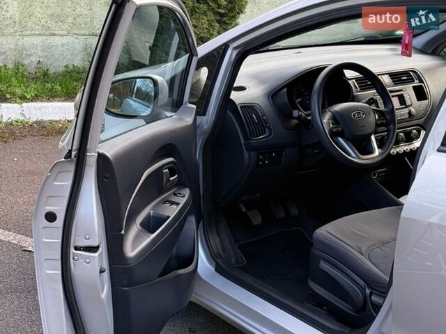Серый Киа Рио, объемом двигателя 1.4 л и пробегом 103 тыс. км за 8000 $, фото 16 на Automoto.ua
