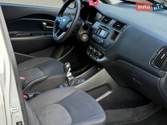Серый Киа Рио, объемом двигателя 1.4 л и пробегом 103 тыс. км за 8000 $, фото 22 на Automoto.ua