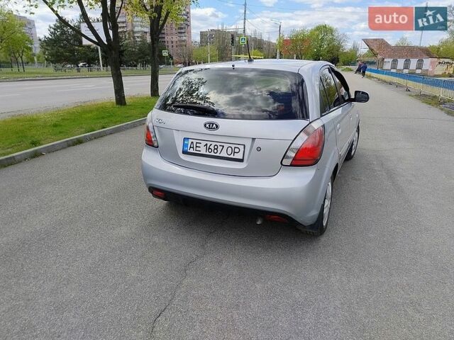 Серый Киа Рио, объемом двигателя 1.4 л и пробегом 201 тыс. км за 6200 $, фото 3 на Automoto.ua