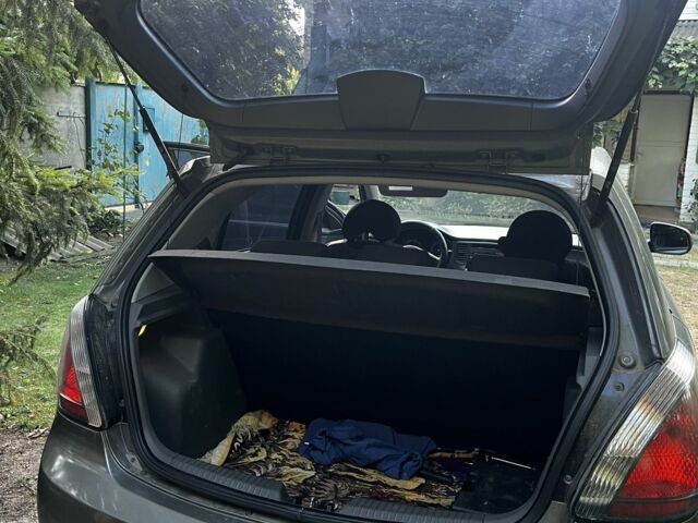 Сірий Кіа Ріо, об'ємом двигуна 1.4 л та пробігом 210 тис. км за 2999 $, фото 3 на Automoto.ua
