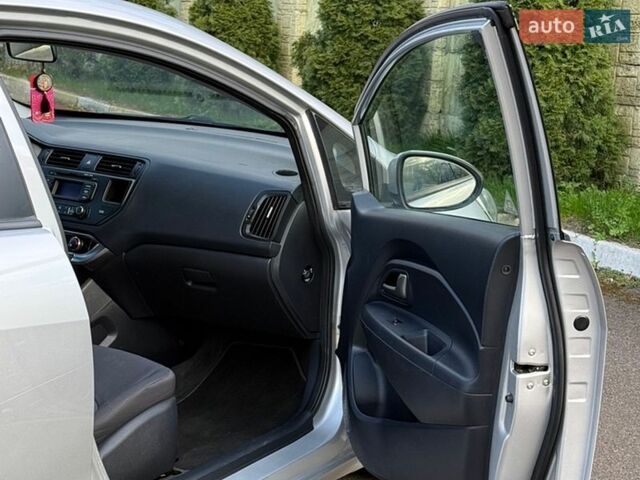 Серый Киа Рио, объемом двигателя 1.4 л и пробегом 103 тыс. км за 8000 $, фото 24 на Automoto.ua