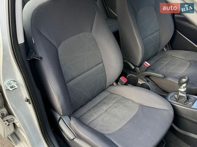 Серый Киа Рио, объемом двигателя 1.4 л и пробегом 103 тыс. км за 8000 $, фото 23 на Automoto.ua