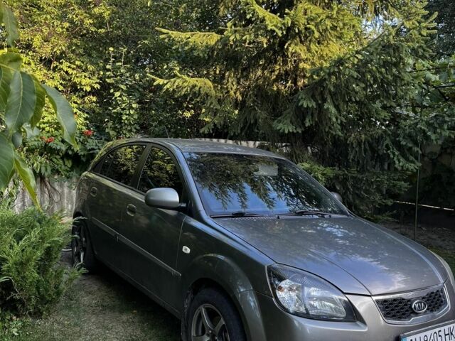 Сірий Кіа Ріо, об'ємом двигуна 1.4 л та пробігом 210 тис. км за 2999 $, фото 1 на Automoto.ua