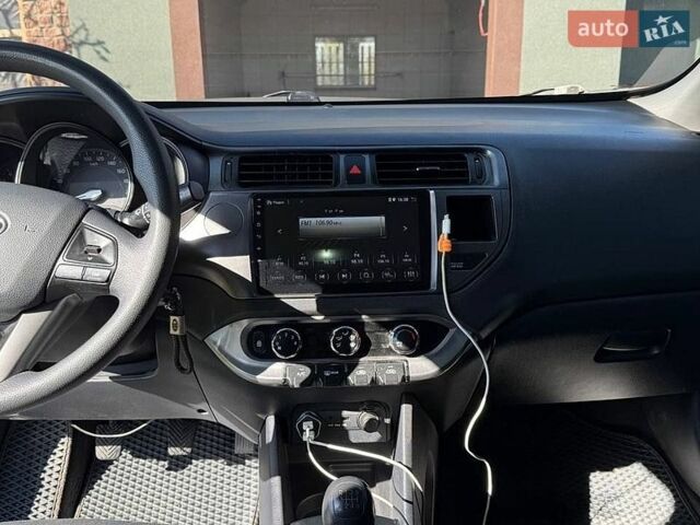 Серый Киа Рио, объемом двигателя 1.12 л и пробегом 220 тыс. км за 5700 $, фото 4 на Automoto.ua