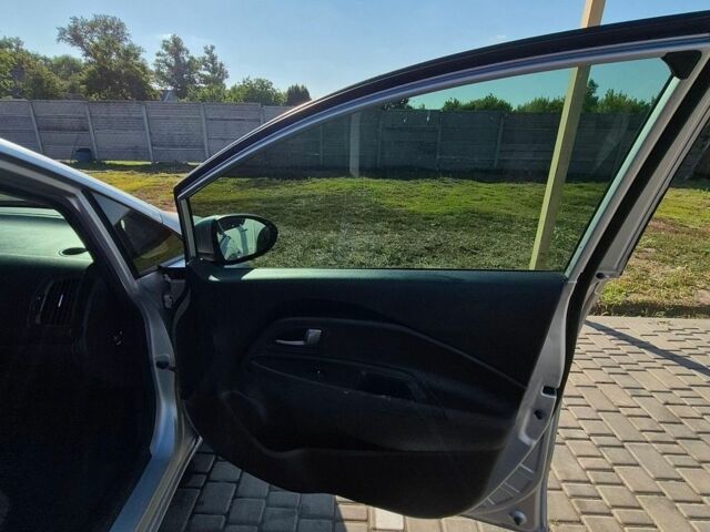 Серый Киа Рио, объемом двигателя 1.4 л и пробегом 254 тыс. км за 6300 $, фото 27 на Automoto.ua