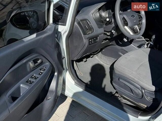 Серый Киа Рио, объемом двигателя 1.12 л и пробегом 220 тыс. км за 5700 $, фото 7 на Automoto.ua