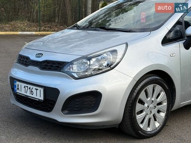 Серый Киа Рио, объемом двигателя 1.4 л и пробегом 103 тыс. км за 8000 $, фото 1 на Automoto.ua