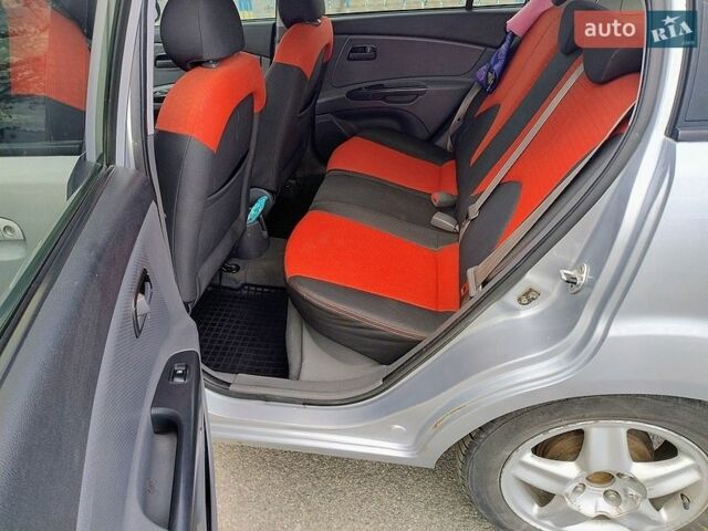 Серый Киа Рио, объемом двигателя 1.4 л и пробегом 201 тыс. км за 6200 $, фото 11 на Automoto.ua