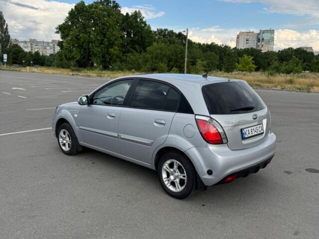 Серый Киа Рио, объемом двигателя 1.4 л и пробегом 149 тыс. км за 5200 $, фото 3 на Automoto.ua
