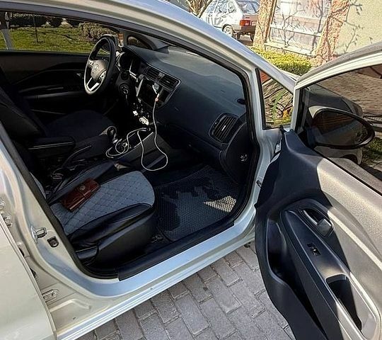 Серый Киа Рио, объемом двигателя 1.12 л и пробегом 220 тыс. км за 5700 $, фото 6 на Automoto.ua