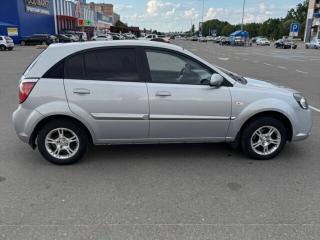 Серый Киа Рио, объемом двигателя 1.4 л и пробегом 149 тыс. км за 5200 $, фото 6 на Automoto.ua