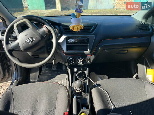 Серый Киа Рио, объемом двигателя 1.4 л и пробегом 277 тыс. км за 6200 $, фото 5 на Automoto.ua