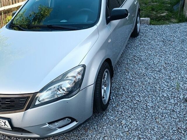 Сірий Кіа Ріо, об'ємом двигуна 1.58 л та пробігом 267 тис. км за 6000 $, фото 10 на Automoto.ua