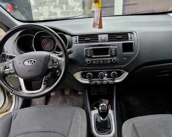 Серый Киа Рио, объемом двигателя 1.12 л и пробегом 260 тыс. км за 5500 $, фото 5 на Automoto.ua
