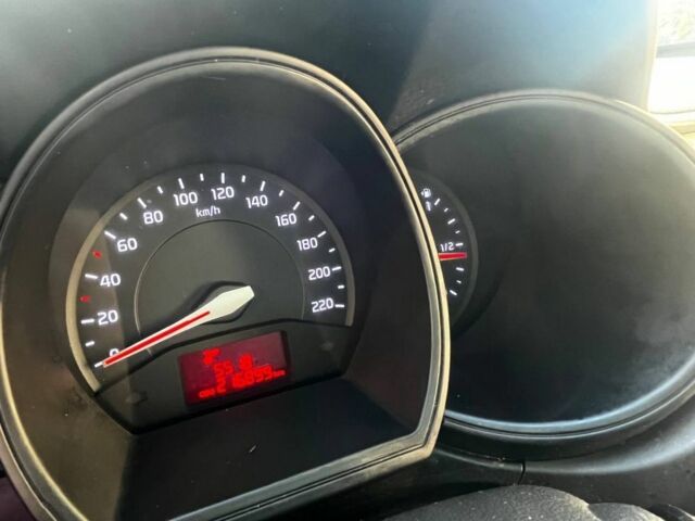 Серый Киа Рио, объемом двигателя 1.1 л и пробегом 217 тыс. км за 5400 $, фото 2 на Automoto.ua