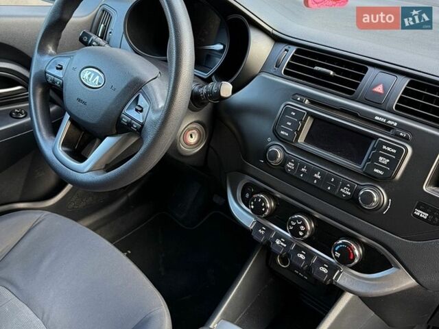 Серый Киа Рио, объемом двигателя 1.4 л и пробегом 103 тыс. км за 8000 $, фото 21 на Automoto.ua