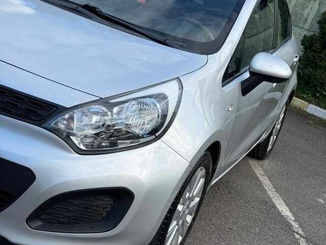 Сірий Кіа Ріо, об'ємом двигуна 1.4 л та пробігом 103 тис. км за 7500 $, фото 2 на Automoto.ua