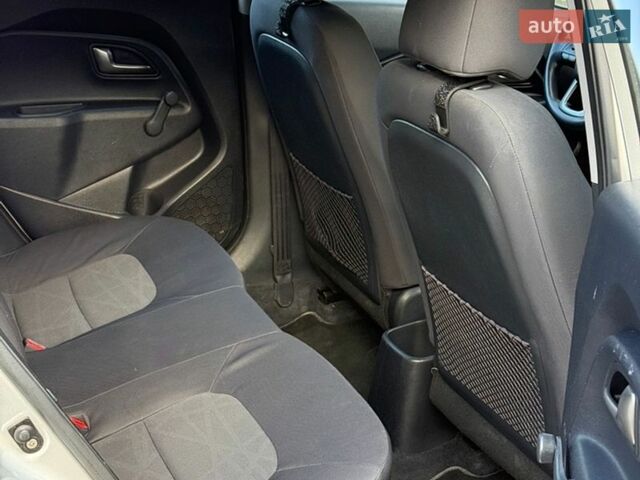 Серый Киа Рио, объемом двигателя 1.4 л и пробегом 103 тыс. км за 8000 $, фото 26 на Automoto.ua