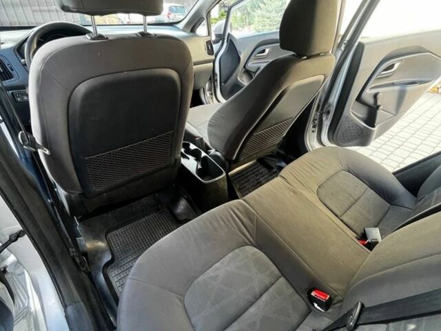Серый Киа Рио, объемом двигателя 1.1 л и пробегом 217 тыс. км за 5400 $, фото 4 на Automoto.ua