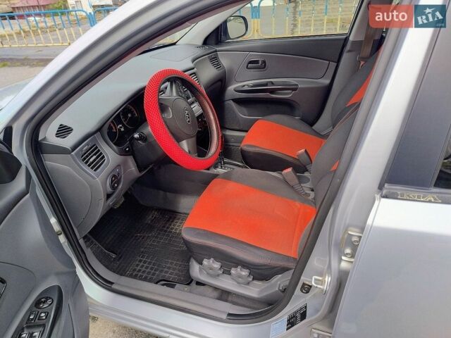 Сірий Кіа Ріо, об'ємом двигуна 1.4 л та пробігом 201 тис. км за 6000 $, фото 9 на Automoto.ua