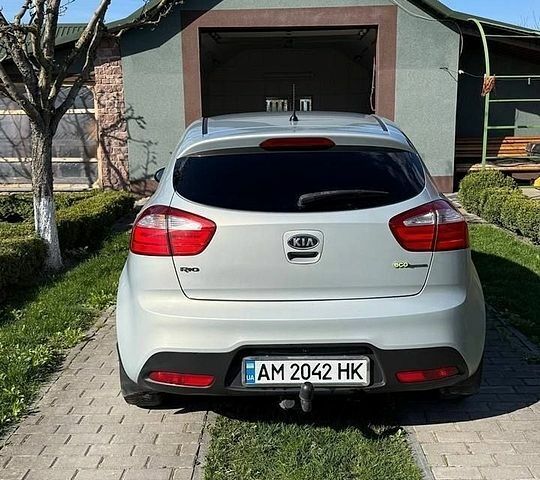 Серый Киа Рио, объемом двигателя 1.12 л и пробегом 220 тыс. км за 5700 $, фото 3 на Automoto.ua