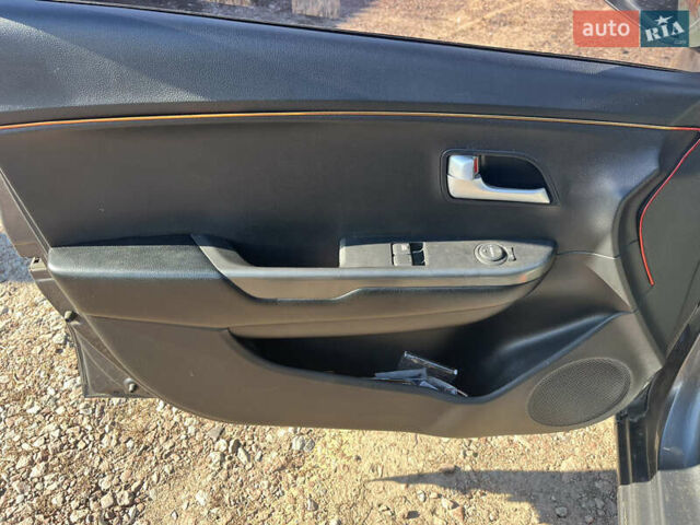 Серый Киа Рио, объемом двигателя 1.4 л и пробегом 277 тыс. км за 6200 $, фото 6 на Automoto.ua