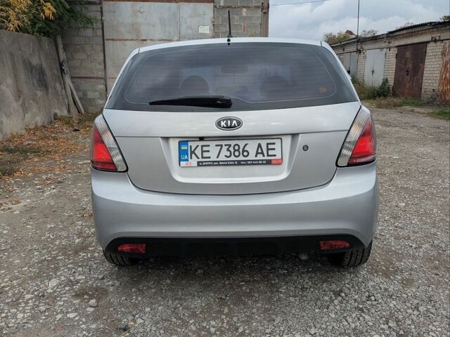 Серый Киа Рио, объемом двигателя 1.6 л и пробегом 182 тыс. км за 6500 $, фото 2 на Automoto.ua