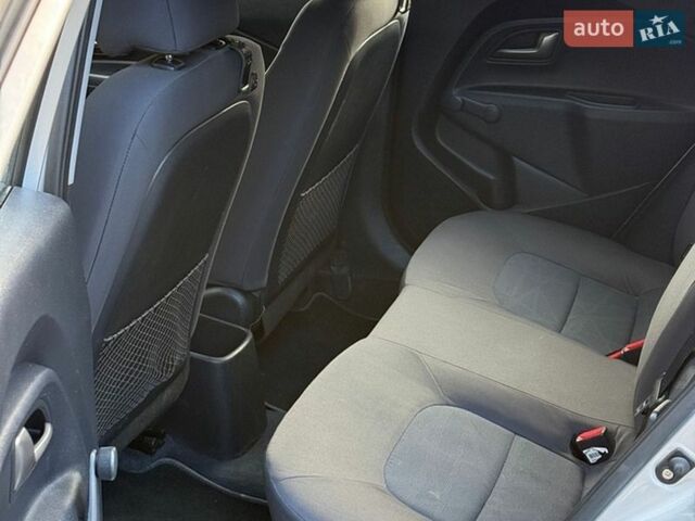 Серый Киа Рио, объемом двигателя 1.4 л и пробегом 103 тыс. км за 8000 $, фото 27 на Automoto.ua
