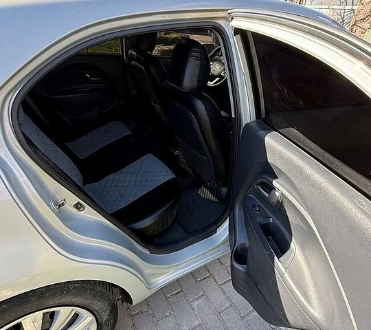 Серый Киа Рио, объемом двигателя 1.12 л и пробегом 220 тыс. км за 5700 $, фото 9 на Automoto.ua