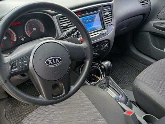 Серый Киа Рио, объемом двигателя 1.6 л и пробегом 182 тыс. км за 6500 $, фото 7 на Automoto.ua