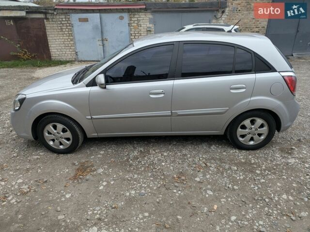 Серый Киа Рио, объемом двигателя 1.6 л и пробегом 182 тыс. км за 6500 $, фото 1 на Automoto.ua