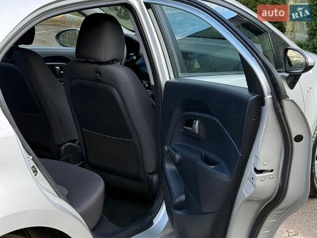 Серый Киа Рио, объемом двигателя 1.4 л и пробегом 103 тыс. км за 8000 $, фото 25 на Automoto.ua