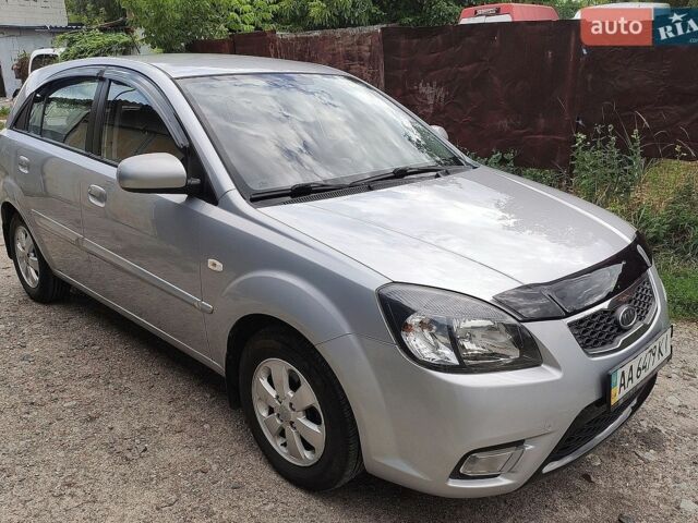 Сірий Кіа Ріо, об'ємом двигуна 1.4 л та пробігом 182 тис. км за 5850 $, фото 2 на Automoto.ua