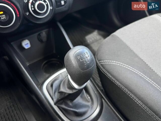 Сірий Кіа Ріо, об'ємом двигуна 1.4 л та пробігом 62 тис. км за 7690 $, фото 18 на Automoto.ua