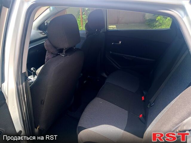 Серый Киа Рио, объемом двигателя 1.6 л и пробегом 240 тыс. км за 7400 $, фото 3 на Automoto.ua