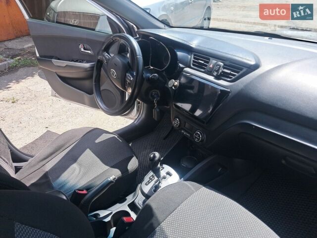 Сірий Кіа Ріо, об'ємом двигуна 1.59 л та пробігом 240 тис. км за 7800 $, фото 6 на Automoto.ua