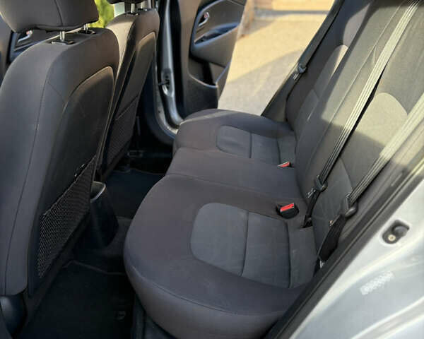 Серый Киа Рио, объемом двигателя 1.59 л и пробегом 138 тыс. км за 7800 $, фото 14 на Automoto.ua