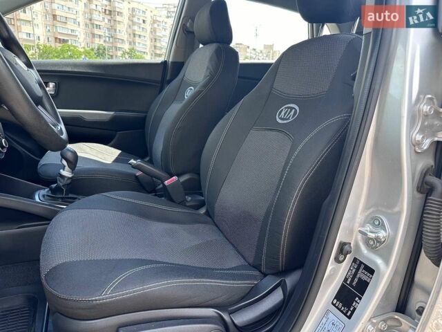 Серый Киа Рио, объемом двигателя 1.4 л и пробегом 62 тыс. км за 7990 $, фото 8 на Automoto.ua