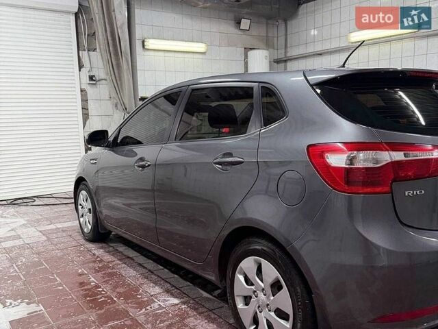 Сірий Кіа Ріо, об'ємом двигуна 1.4 л та пробігом 152 тис. км за 7500 $, фото 2 на Automoto.ua