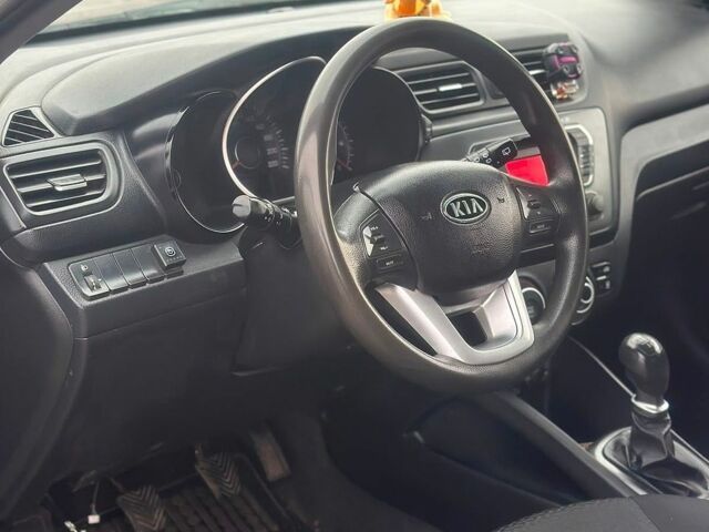 Сірий Кіа Ріо, об'ємом двигуна 1.4 л та пробігом 205 тис. км за 4900 $, фото 3 на Automoto.ua
