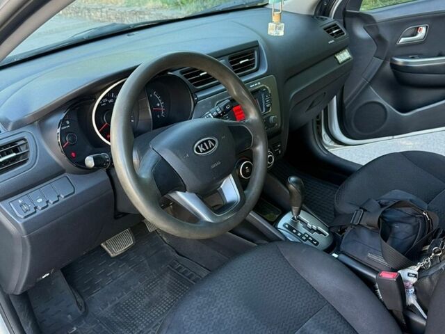 Серый Киа Рио, объемом двигателя 1.6 л и пробегом 125 тыс. км за 7700 $, фото 26 на Automoto.ua