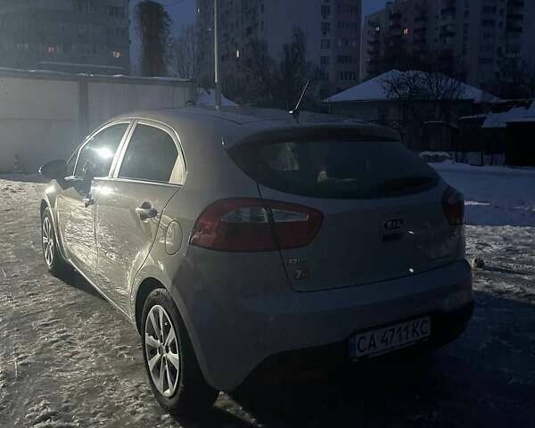 Серый Киа Рио, объемом двигателя 1.12 л и пробегом 220 тыс. км за 5750 $, фото 5 на Automoto.ua