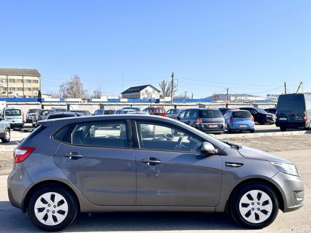 Сірий Кіа Ріо, об'ємом двигуна 1.4 л та пробігом 80 тис. км за 8200 $, фото 3 на Automoto.ua