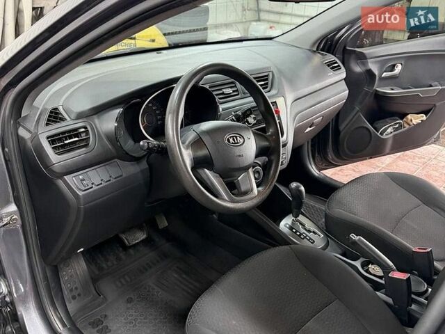 Сірий Кіа Ріо, об'ємом двигуна 1.4 л та пробігом 152 тис. км за 7500 $, фото 8 на Automoto.ua