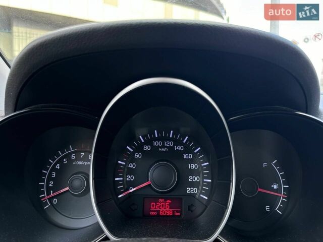 Серый Киа Рио, объемом двигателя 1.4 л и пробегом 62 тыс. км за 7990 $, фото 15 на Automoto.ua