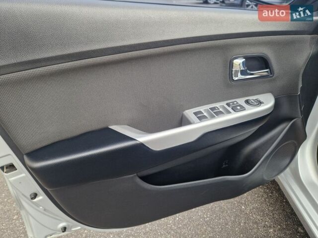 Серый Киа Рио, объемом двигателя 1.6 л и пробегом 98 тыс. км за 9400 $, фото 35 на Automoto.ua