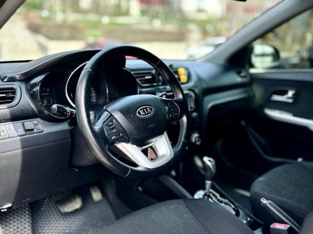 Сірий Кіа Ріо, об'ємом двигуна 1.6 л та пробігом 150 тис. км за 8250 $, фото 12 на Automoto.ua