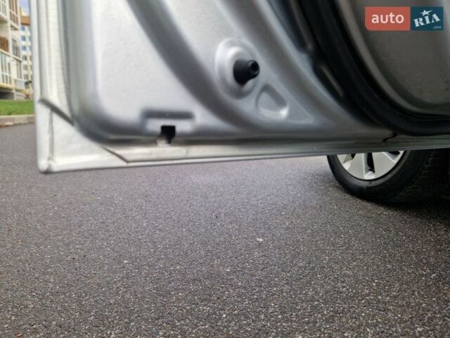 Серый Киа Рио, объемом двигателя 1.6 л и пробегом 98 тыс. км за 9400 $, фото 56 на Automoto.ua