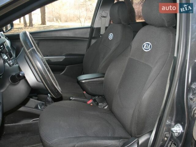 Сірий Кіа Ріо, об'ємом двигуна 1.4 л та пробігом 116 тис. км за 6500 $, фото 8 на Automoto.ua